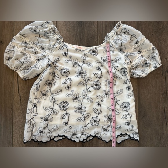 Solitaire Embroidered Floral Top Size Small - Picture 7 of 8